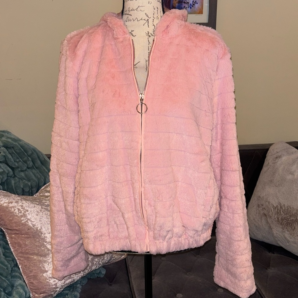 Adorable super soft hooded jacket XL